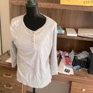 Women’s basic editions grey long sleeve tee. Size XL